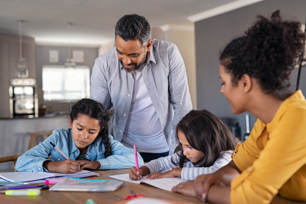 Dever de casa: Como utilizar técnicas de integração sensorial com uma criança autista para fazer o dever de casa enviado pela escola