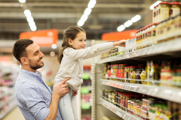 Seletividade Alimentar na Rua: Dicas sensoriais para superar desafios de alimentação infantil de autistas em ambientes externos