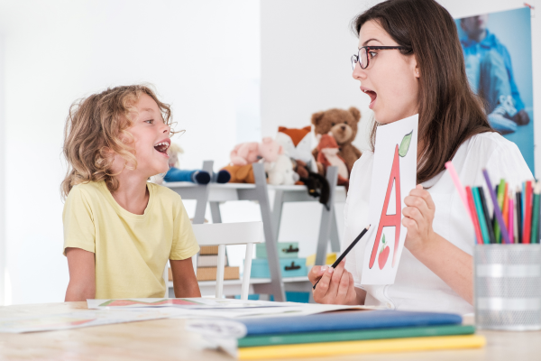 Como Ajudar o Meu Filho com Autismo a Falar?